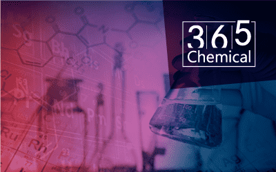 Ein Chemielabor mit verschiedenen Geräten und der Aufschrift „365 Chemical“ an einer Wand.