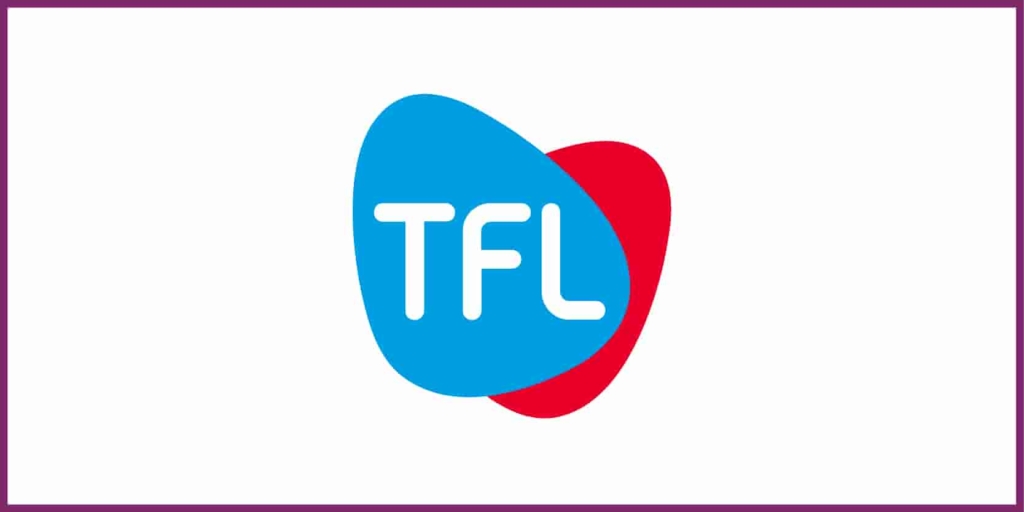 TFL-Logo mit weißen Buchstaben auf einer blauen abstrakten Form, die eine rote Form im Hintergrund überlagert.