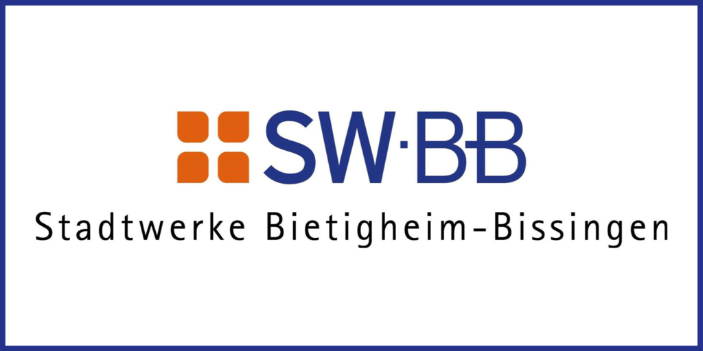 Logo der SWBB mit vier orangefarbenen Quadraten auf der linken Seite und den blauen Buchstaben „SW·BB” auf der rechten Seite, gefolgt vom Text „Stadtwerke Bietigheim-Bissingen” darunter.