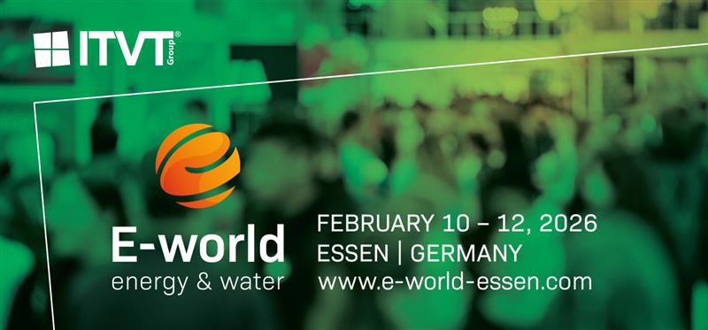 Eine grün getönte Werbegrafik, die eine verschwommene Menschenmenge bei einer Indoor-Veranstaltung zeigt. Das Logo der ITVT Group erscheint in der oberen linken Ecke. Das Logo der E-world energy & water befindet sich auf der linken Seite, und die Veranstaltungsdetails auf der rechten Seite lauten: „10. bis 12. Februar 2026, Essen, Deutschland, www.e-world-essen.com“.